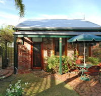Above Bored Bed  Breakfast - Accommodation Cairns