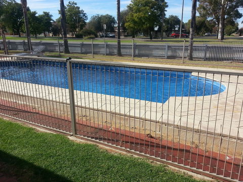 Sunraysia Motel & Holiday Apartments - Accommodation Cairns 1