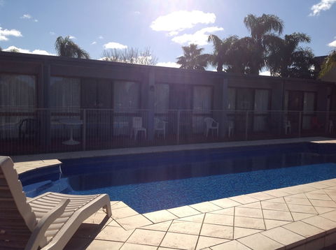 Sunraysia Motel & Holiday Apartments - Accommodation Cairns 3