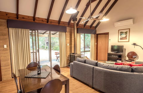 Bussells Bushland Cottages - Accommodation Cairns 6