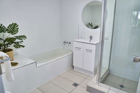 Bayview Beach Holiday Apartments - Accommodation Cairns 4