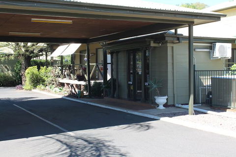 Lake Forbes Motel - Accommodation Cairns 2