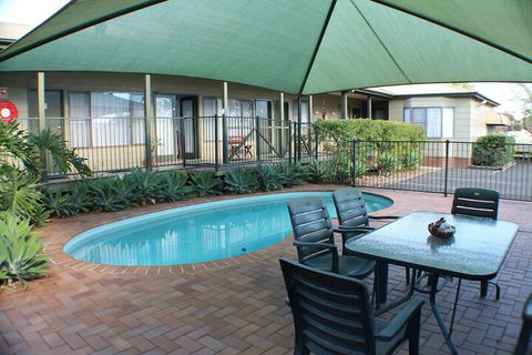 Lake Forbes Motel - Accommodation Cairns 3