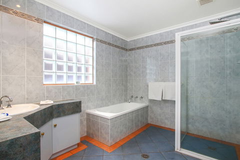 Thunderbird Motel - Accommodation Cairns 6