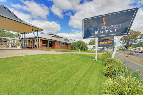 Thunderbird Motel - Accommodation Cairns 0