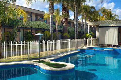 Sandors Motor Inn - Accommodation Cairns 3