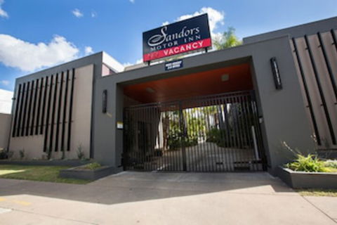 Sandors Motor Inn - Accommodation Cairns 0