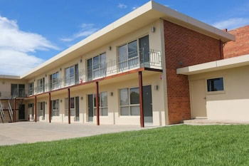 Seven Pines Motor Inn - Accommodation Cairns 0