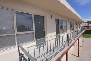 Seven Pines Motor Inn - Accommodation Cairns 1