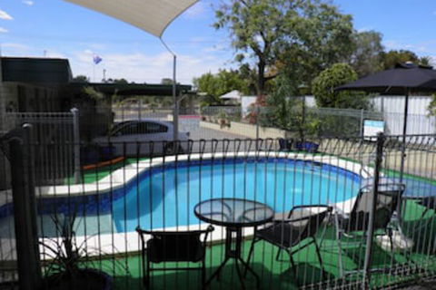 7th Street Motel - Accommodation Cairns 0