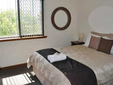 Barrack Apartments - Accommodation Cairns 0