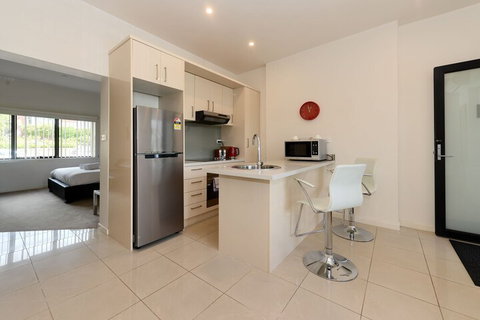 Hobart Lodge - Accommodation Cairns 1