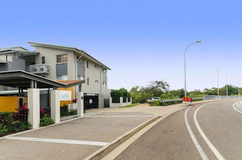 City Stadium Apartment On The Riverfront - Accommodation Cairns 0