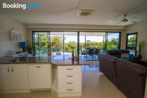 Baywatch 3 - Accommodation Cairns 1