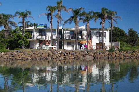 Beachfront 1 25 Willow Street - Accommodation Cairns 3
