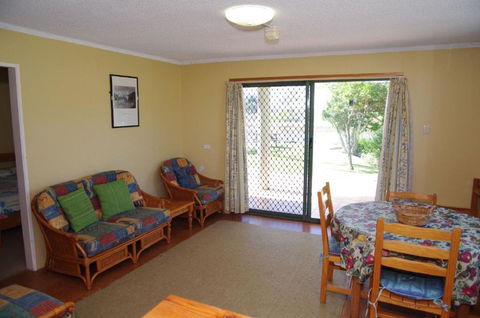 Beachfront 1 25 Willow Street - Accommodation Cairns 2