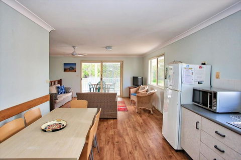 Bimbimbi 1 11 Willow Street - Accommodation Cairns 4