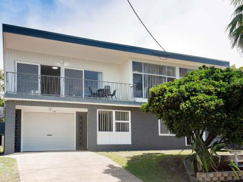 The Norburn 3 Norburn Avenue Aircon Boat Parking Close To Water & Clubs - Accommodation Cairns 6