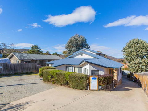 Banjos Way 1 / 23 Banjo Patterson Crescent - Accommodation Cairns 1