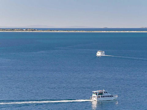 6 Skyline 12 Thurlow Avenue Foxtel & Aircon - Accommodation Cairns 3