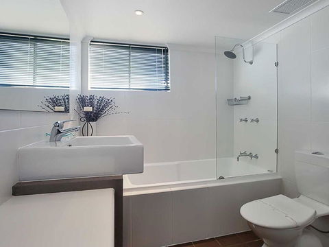 6 Skyline 12 Thurlow Avenue Foxtel & Aircon - Accommodation Cairns 6