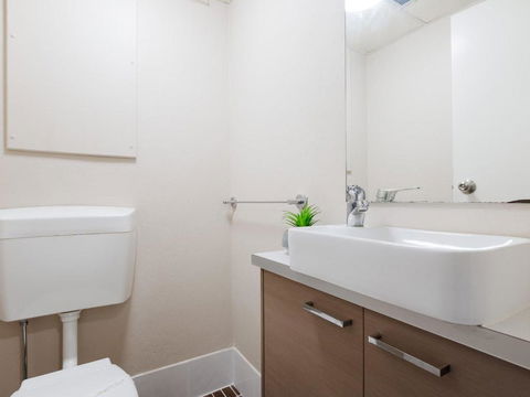 14 The Commodore 9 11 Donald Street Unit In The Heart Of Town With Views & WIFI - Accommodation Cairns 4