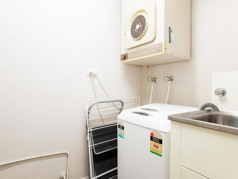 14 The Commodore 9 11 Donald Street Unit In The Heart Of Town With Views & WIFI - Accommodation Cairns 5