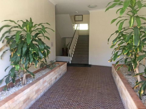 2 Bronte Court 17 Magnus Street Air Con Complex Pool & Centrally Located - Accommodation Cairns 3