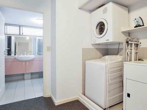 13 Le Vogue 16 Magnus Street Close To The Marina & Beautiful Views Of Nelson Bay Marina - Accommodation Cairns 6