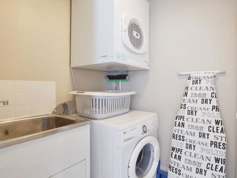 11 Bayview Apartment 42 Stockton Street Right In The CBD Of Nelson Bay With Water Views - Accommodation Cairns 1