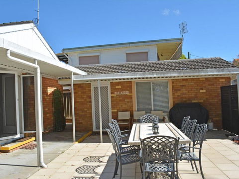 Wanda Magic 19 Randall Drive Beautiful Water Front House - Accommodation Cairns 2