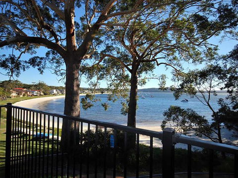 Wanda Magic 19 Randall Drive Beautiful Water Front House - Accommodation Cairns 4
