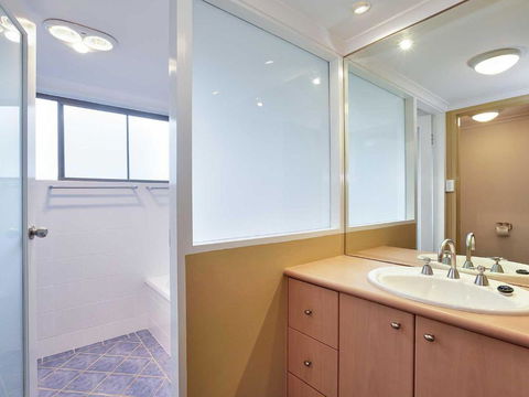 7 Skyline 12 Thurlow Avenue Unit With A WOW Factor - Accommodation Cairns 5