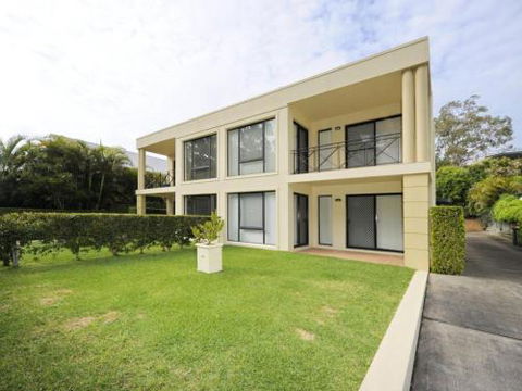 Bagnall Views 2 / 161 Government Rd Stylish & Modern Duplex Across The Road To The Waters Edge - Accommodation Cairns 0