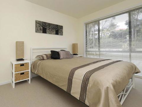 Bagnall Views 2 / 161 Government Rd Stylish & Modern Duplex Across The Road To The Waters Edge - Accommodation Cairns 3