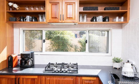 Roselawn Entertainer Large & Luxurious Sleeps 12 - Accommodation Cairns 5