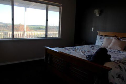 A Better Life Animal Sanctuary FarmStay Private Two Bedrooms Lounge Room & Bathroom & Toilet Shared Kitchen - Accommodation Cairns 4