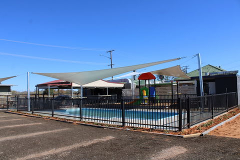 Sunshine Gardens Bourke Resort - Accommodation Cairns 2