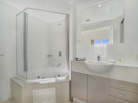Hinterland Luxury 1 Bedroom Hinterland View Apt - Accommodation Cairns 6