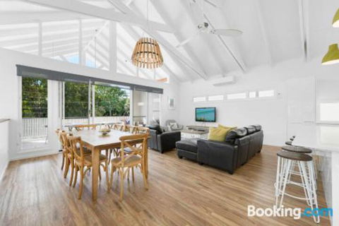 Mudjimba Island Beach House - Accommodation Cairns 3