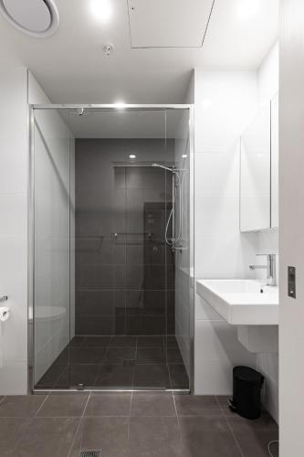 Boutique Apartment In Highly Sought After Arena - Accommodation Cairns 3