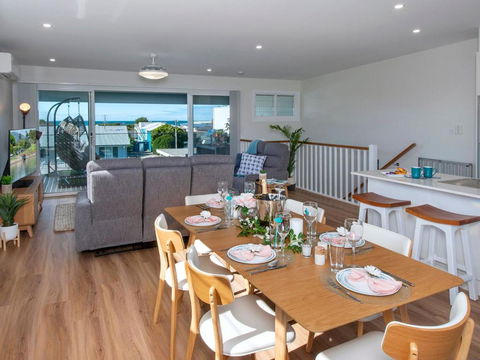 Blue Pelican Pacific Views Walk To Beach - Accommodation Cairns 4