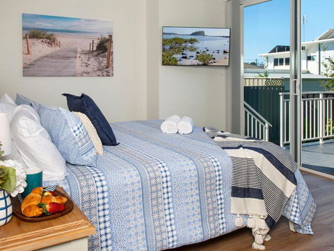 Blue Pelican Pacific Views Walk To Beach - Accommodation Cairns 6