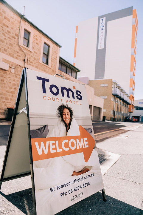 Tom's Court Hotel - Accommodation Cairns 2