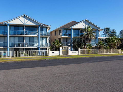 Across The Road From The Beach! - Accommodation Cairns 5