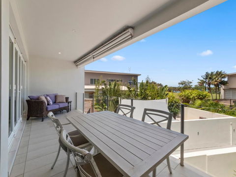 Beachfront By The CC Family Friendly Plunge Pool Steps To The Beach - Accommodation Cairns 4