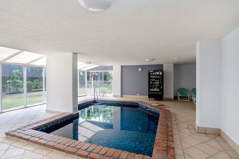 Beachside Views With Pool & Netflix - Accommodation Cairns 1
