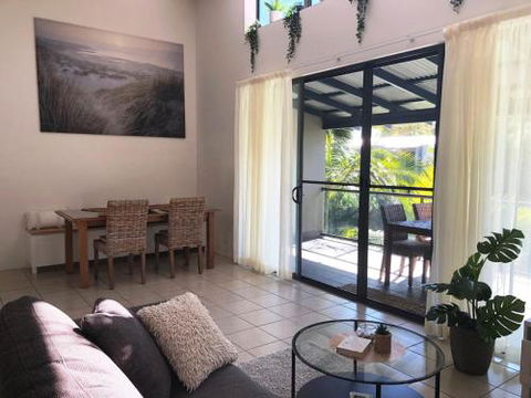 Baden 86 Rainbow Shores Walk To Beach Top Floor Air Conditioned Unit - Accommodation Cairns 0