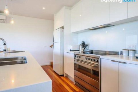 Villa Isola - Accommodation Cairns 0