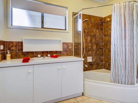 Cuttriss By The Beach - Accommodation Cairns 4